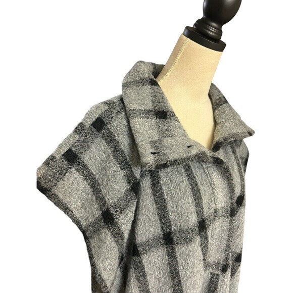 Zara Womens Wool Blend Gray Plaid Oversized Poncho Fringe Pocket Sweater Sz S - Picture 4 of 11